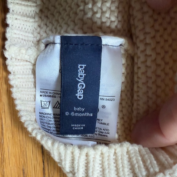 Baby Gap Knit Bear Ear Hats - Size 0-6 and 6-12 Months - Picture 3 of 3